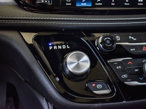 New 2026 Chrysler Pacifica Limited w/ S Appearance Package FWD image 19