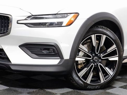 Used 2024 Volvo V60 B5 Cross Country Ultimate image 3