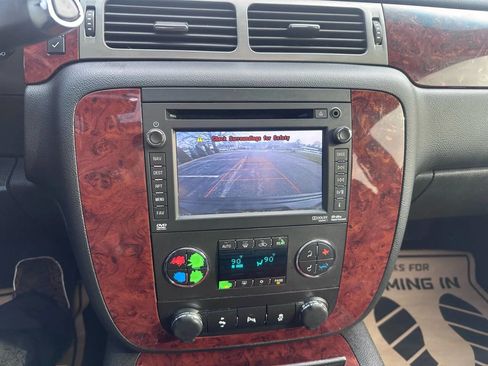 Used 2014 Chevrolet Suburban LTZ image 18