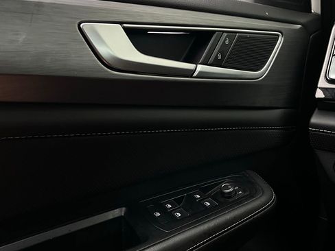 Used 2025 Volkswagen Atlas Cross Sport SE image 21