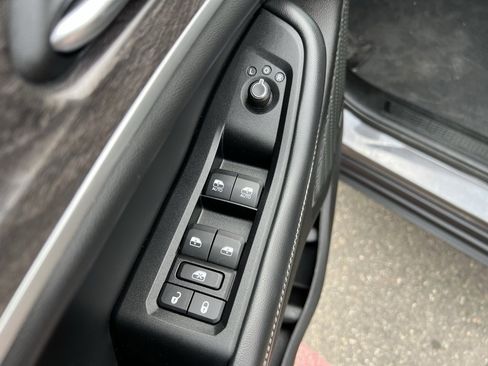 Used 2023 Jeep Grand Cherokee L Limited w/ Luxury Tech Group II image 15