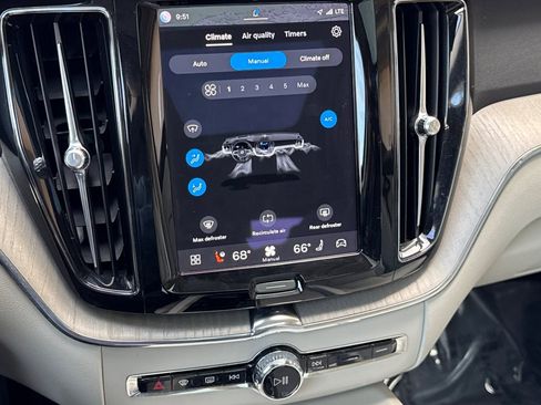 Certified 2023 Volvo XC60 B5 Plus w/ Protection Package Premier AWD/4WD image 24
