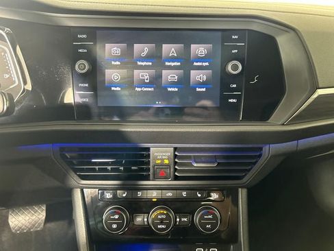 Used 2024 Volkswagen Jetta SEL FWD image 22