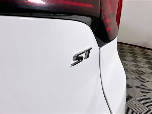 Used 2024 Buick Encore GX Sport Touring AWD/4WD image 7