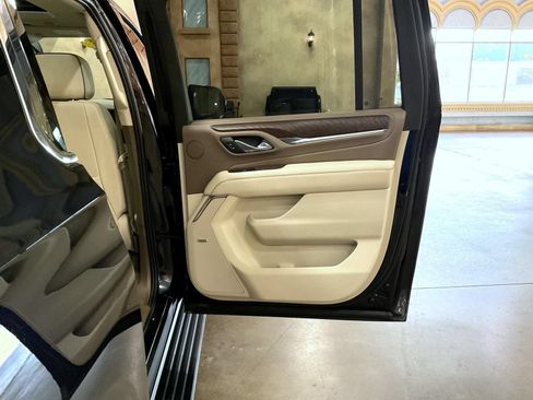 Used 2023 GMC Yukon XL Denali AWD/4WD image 17