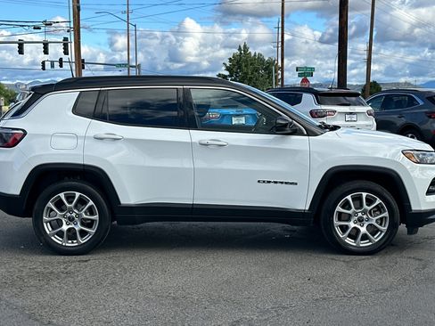 Used 2025 Jeep Compass Limited AWD/4WD image 3