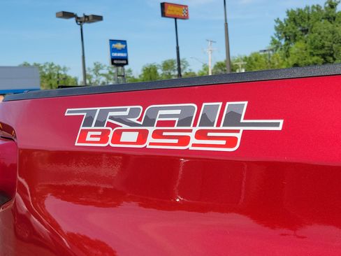 Used 2021 Chevrolet Silverado 1500 LT Trail Boss w/ Convenience Package II AWD/4WD image 7