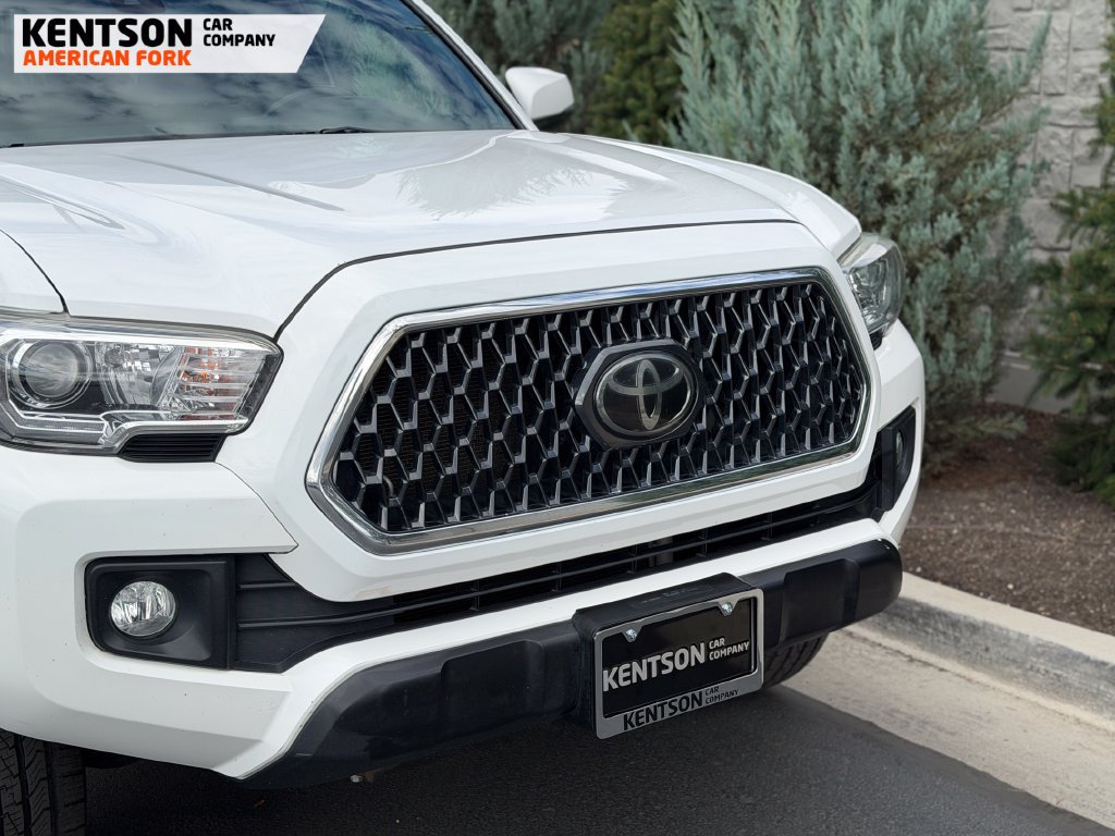 Used 2018 Toyota Tacoma TRD Off-Road AWD/4WD image 9