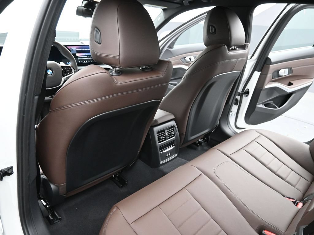 Used 2026 BMW 330i Sedan w/ Premium Package RWD image 28