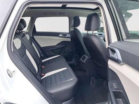 New 2025 Volkswagen Taos SEL AWD/4WD image 16