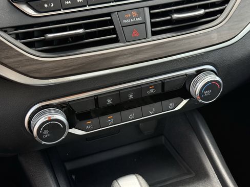 Used 2025 Nissan Altima 2.5 SV image 23