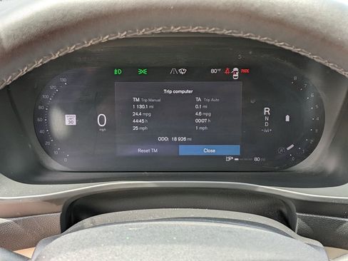 Certified 2023 Volvo XC40 B5 Plus AWD/4WD image 15
