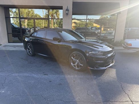 Used 2019 Dodge Charger GT RWD image 3