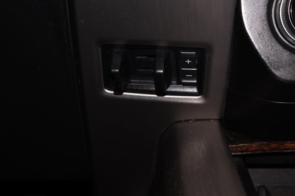 Used 2015 Ford F150 Platinum w/ Equipment Group 701A Luxury AWD/4WD image 31
