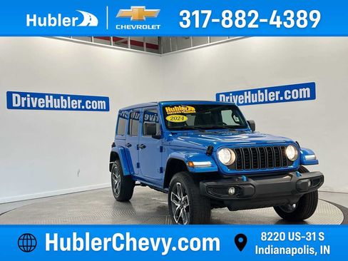 Used 2024 Jeep Wrangler Unlimited w/ Convenience Group AWD/4WD image 1