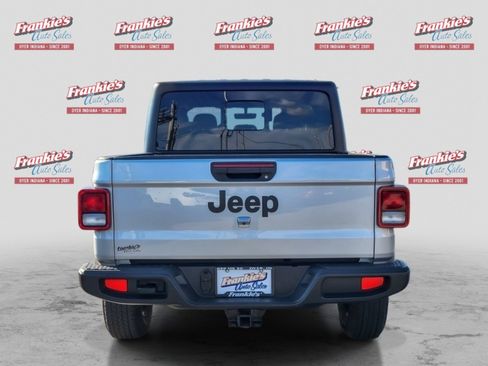 Used 2023 Jeep Gladiator Sport AWD/4WD image 4