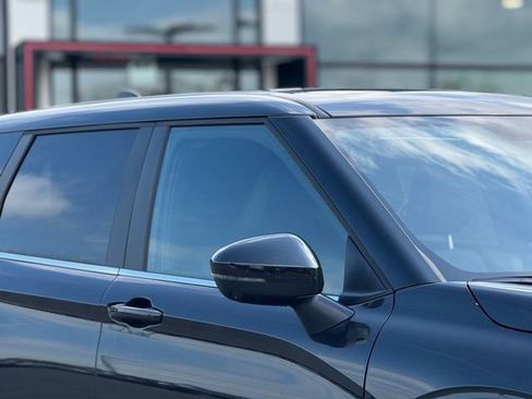 New 2025 Mitsubishi Outlander SE image 4