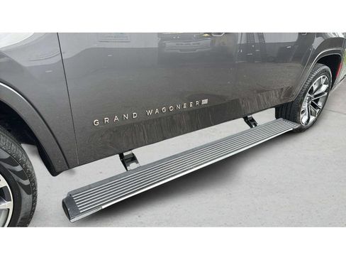 Used 2025 Jeep Grand Wagoneer L Series III w/ Rear Seat Video Group 1 AWD/4WD image 30