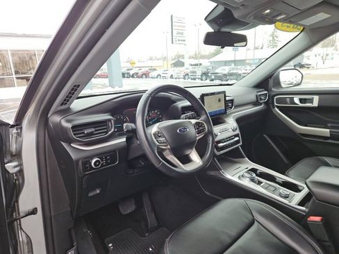 Used 2023 Ford Explorer XLT w/ Equipment Group 202A image 29
