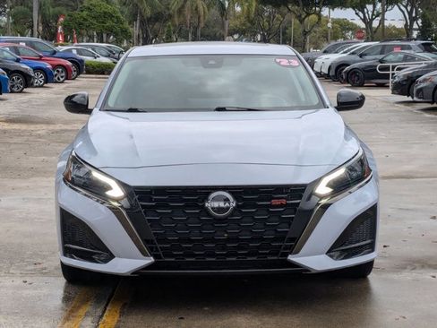 Used 2023 Nissan Altima 2.5 SR w/ SR Premium Package image 2