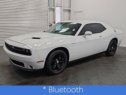 Used 2015 Dodge Challenger SXT image 5