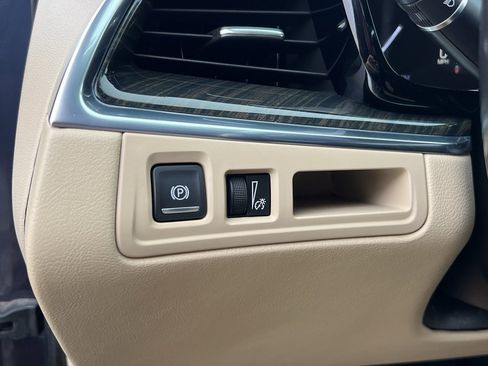 Used 2019 Cadillac XT5 AWD image 15