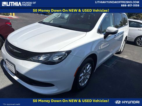 Used 2022 Chrysler Voyager LX FWD image 1