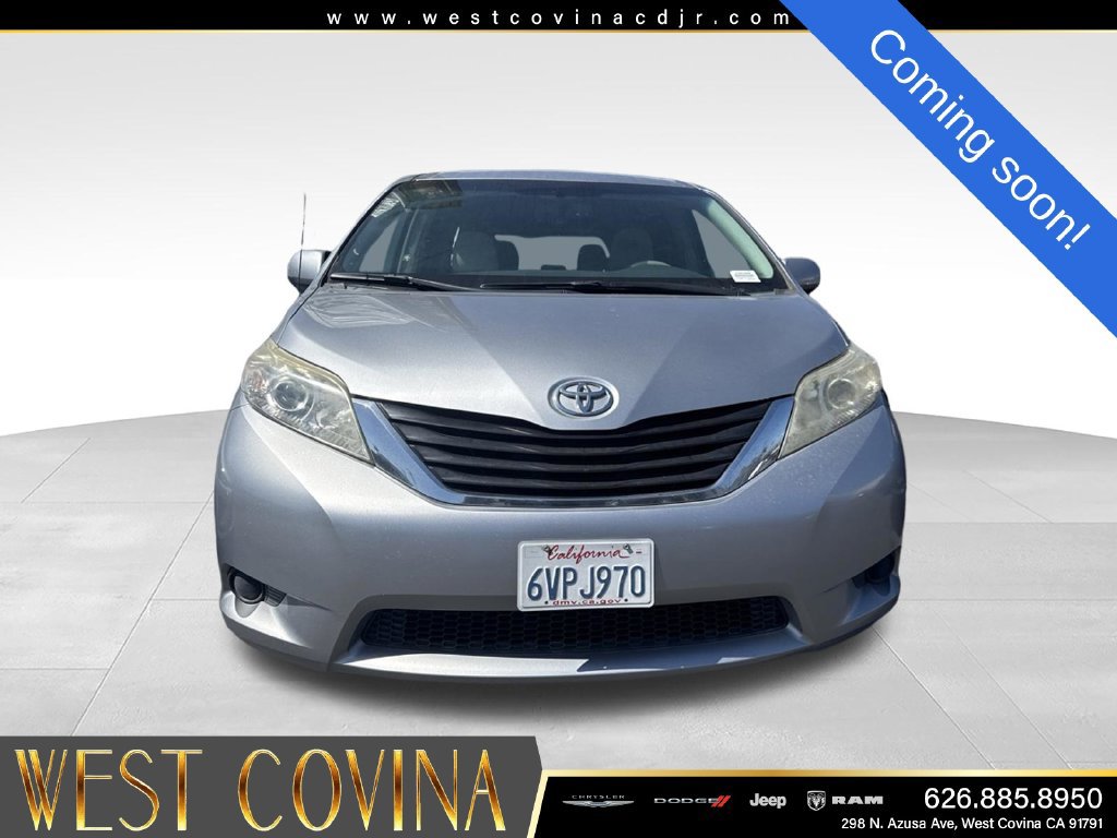 Used 2012 Toyota Sienna LE w/ Towing Pkg FWD image 2