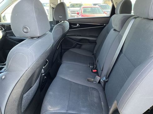 Used 2020 Kia Sorento LX image 25