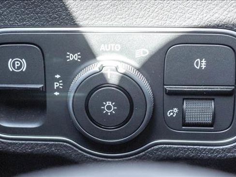 Used 2023 Mercedes-Benz EQB 300 4MATIC image 13