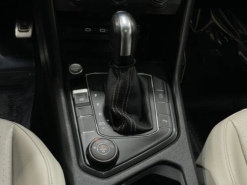 Used 2021 Volkswagen Tiguan SE R-Line image 28