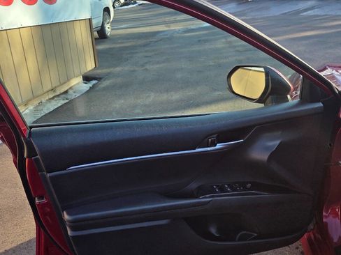 Used 2019 Toyota Camry L image 9