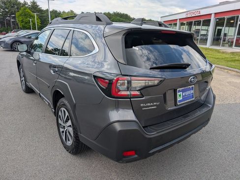 Used 2024 Subaru Outback Premium AWD/4WD image 3