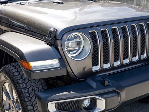 Used 2018 Jeep Wrangler Unlimited Sahara AWD/4WD image 35