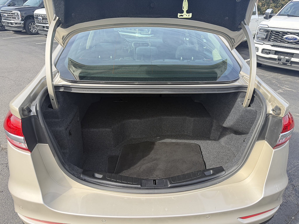 Used 2019 Ford Fusion SE FWD image 7