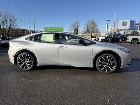 New 2026 Toyota Prius Plug-In Hybrid image 9