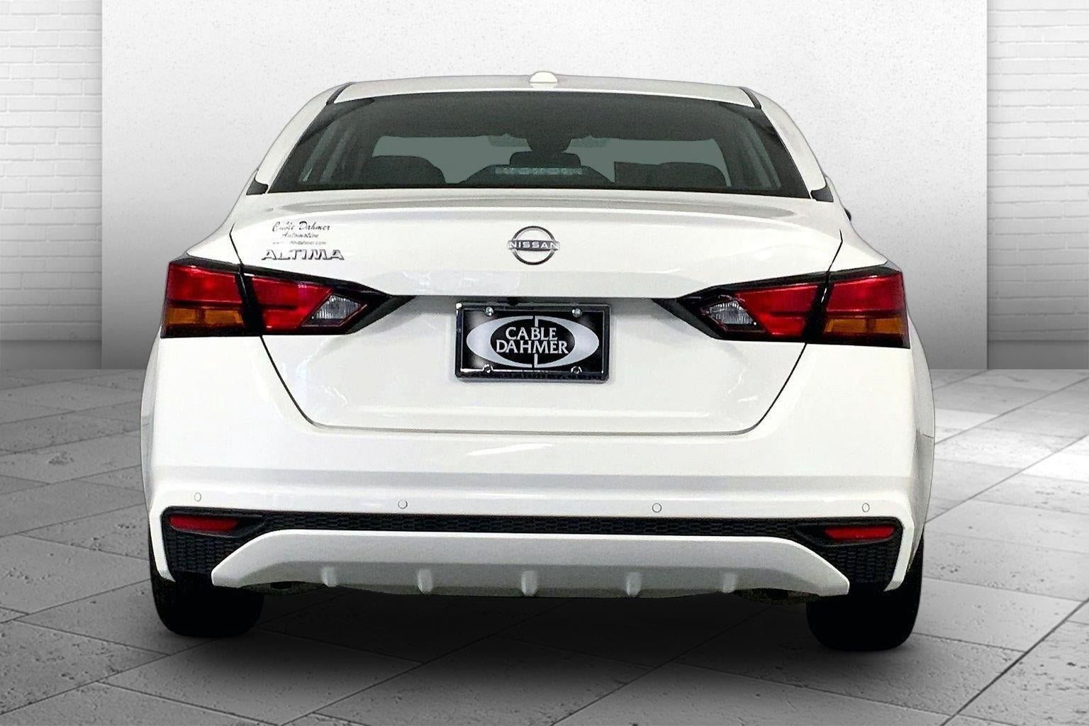 Used 2025 Nissan Altima 2.5 SV FWD image 3