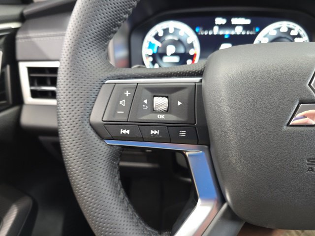 Used 2024 Mitsubishi Outlander SEL AWD/4WD image 27