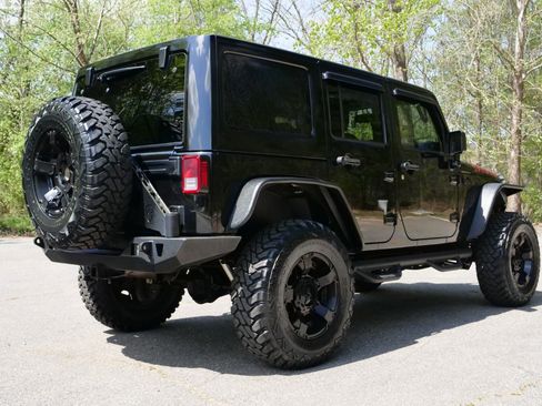 Used 2015 Jeep Wrangler Unlimited Sahara w/ Connectivity Group AWD/4WD image 9