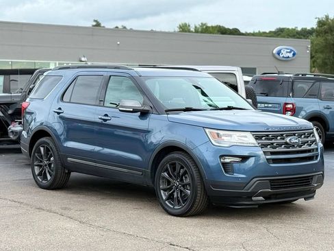 Used 2019 Ford Explorer XLT w/ Equipment Group 202A AWD/4WD image 30