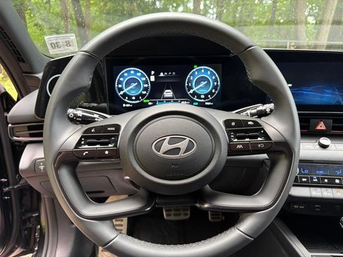 Certified 2025 Hyundai Elantra SEL FWD image 18