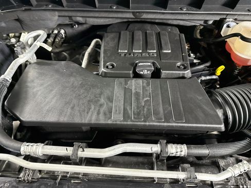 Used 2024 Chevrolet Silverado 1500 LT AWD/4WD image 38