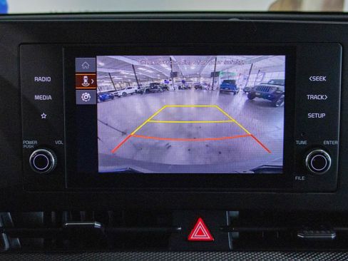 Used 2025 Kia Sportage LX image 6