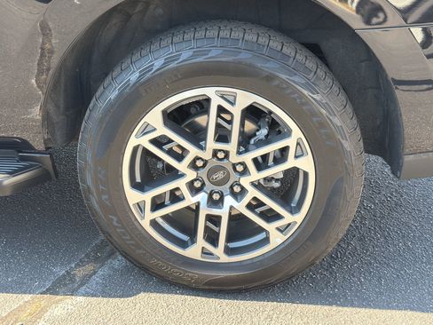 Used 2025 Ford Expedition Active AWD/4WD image 31