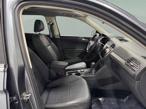 Used 2021 Volkswagen Tiguan SE image 18