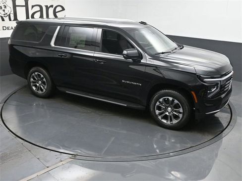 New 2025 Chevrolet Suburban LS image 17