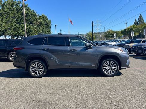 Used 2021 Toyota Highlander Platinum AWD/4WD image 6
