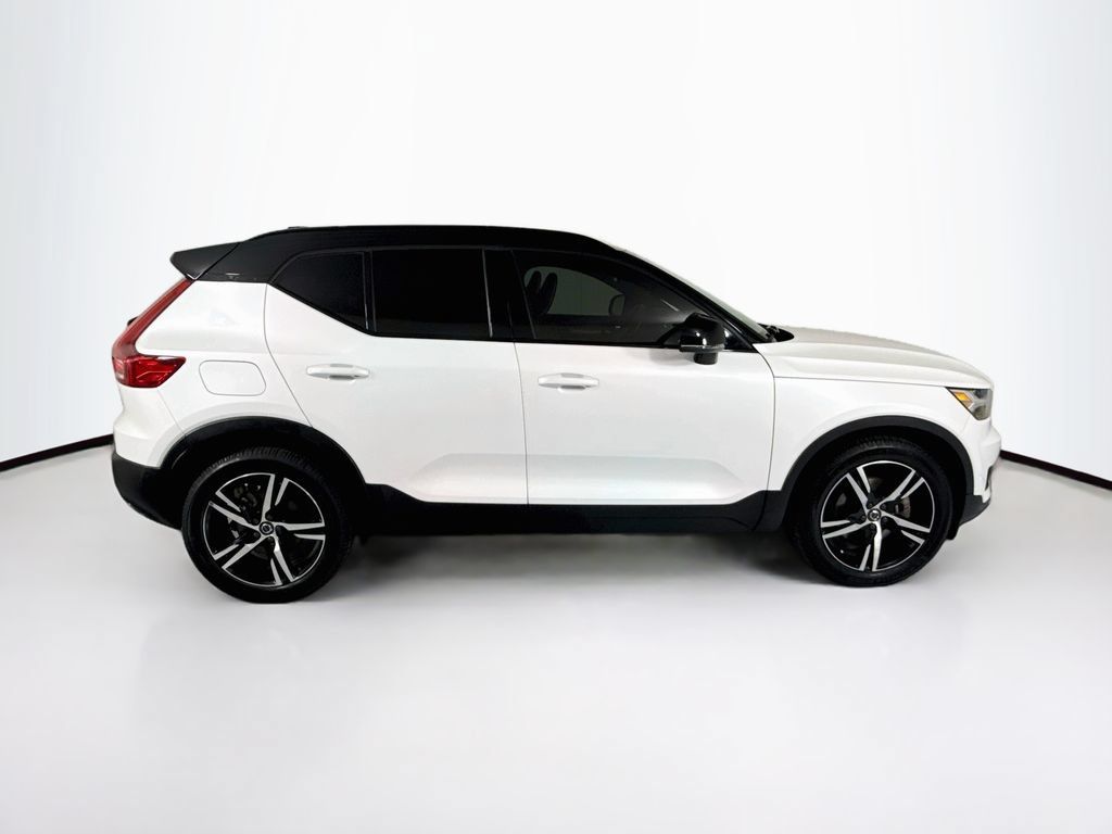 Used 2019 Volvo XC40 T5 R-Design AWD/4WD image 4