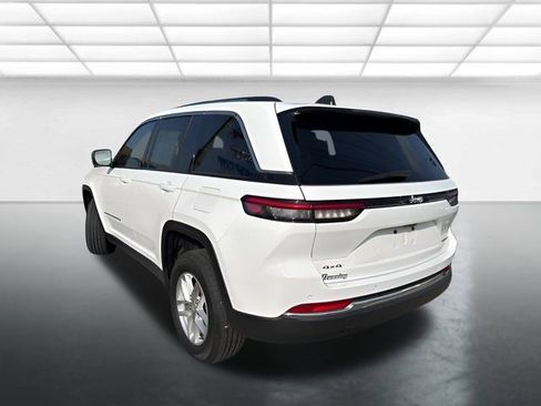 Used 2023 Jeep Grand Cherokee Laredo w/ Luxury Tech Group I image 2