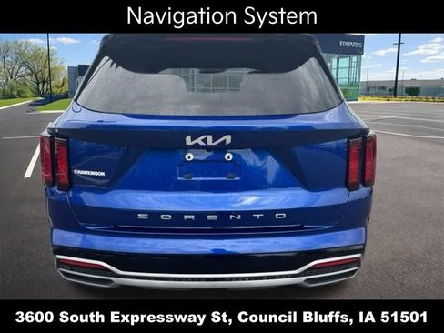 Used 2022 Kia Sorento S w/ Panoramic Sunroof Package FWD image 8